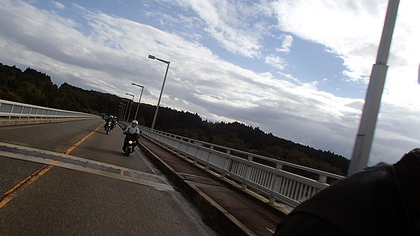 ツインブリッジ